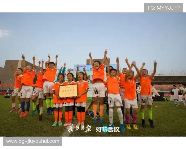 子江足球队的女孩是谁 她背后的故事与奋斗历程揭秘